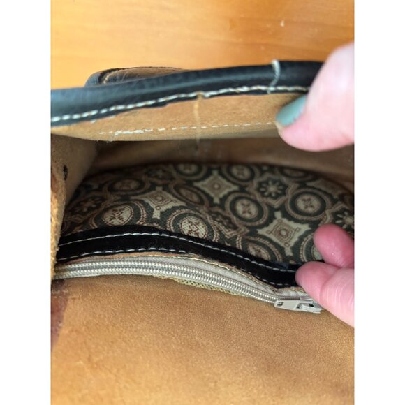 Vintage Handcrafted Black Leather Crossbody Bag With Embossed Design - Picture 10 of 16